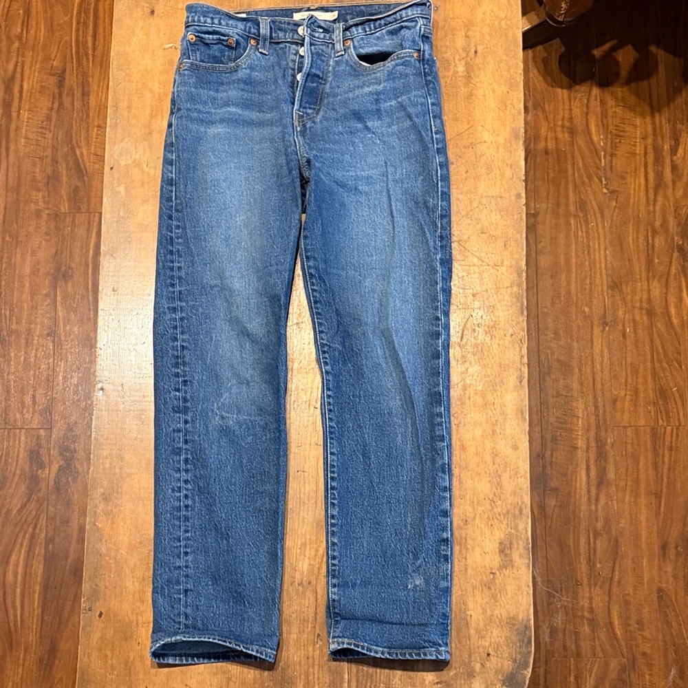 Levi’s size 26 wedgie straight leg jeans